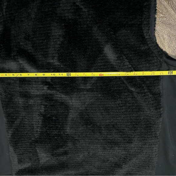 Mountain Hardwear
Polartec High Loft Vest - Men's 2XL - Picture 15 of 16